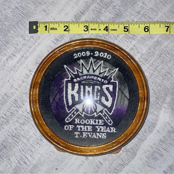 SACRAMENTO KINGS Tyreke Evans Rookie Of The Year Standing Basketball Frame Art - Picture 3 of 3